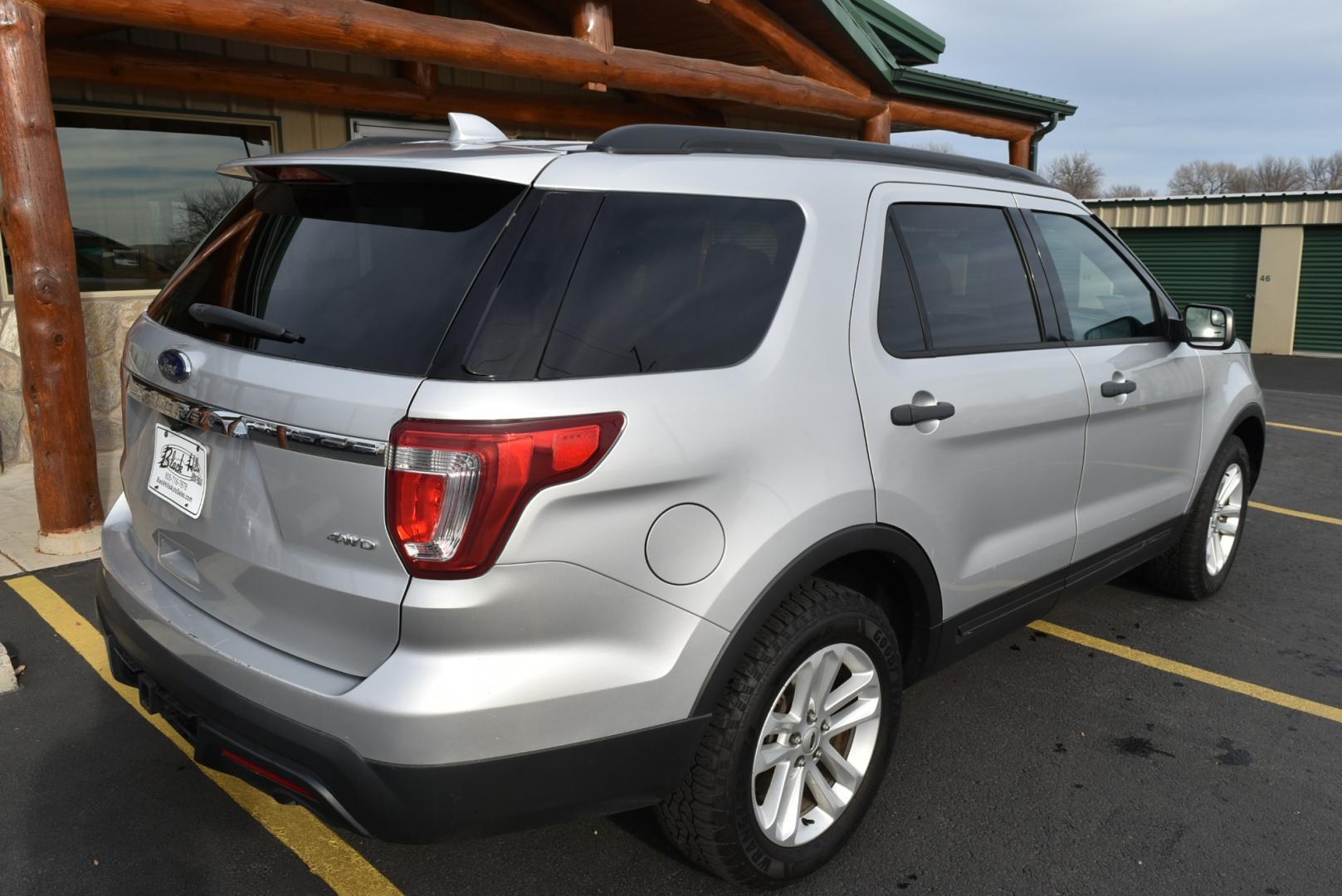 2017 Silver /Tan Ford Explorer (1FM5K8B87HG) with an 3.5L V-6 TI-VCT engine, 6-Speed Selectshift transmission, located at 1600 E Hwy 44, Rapid City, SD, 57703, (605) 716-7878, 44.070232, -103.171410 - Photo#7